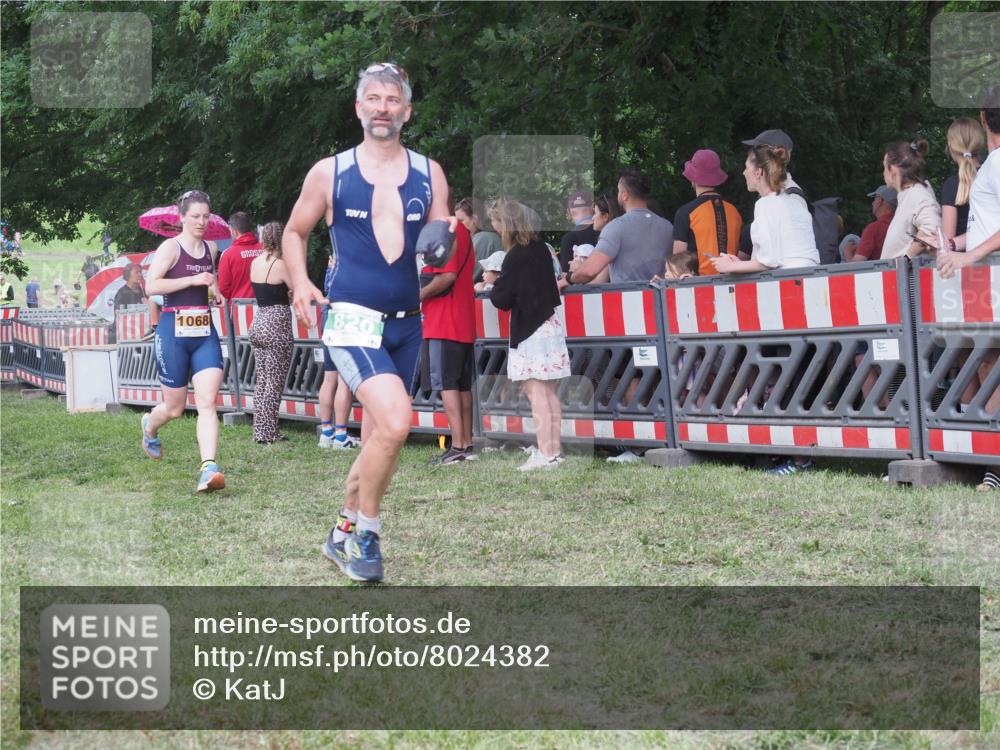 21.06.2025 - 27. Vierlanden-Triathlon KatJ http://msf.ph/oto/8024382 15.06.2025 13:26:39 Ziel 820, 835, 1068 meine-sportfotos.de