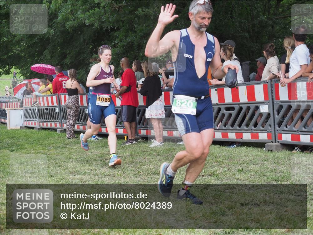 21.06.2025 - 27. Vierlanden-Triathlon KatJ http://msf.ph/oto/8024389 15.06.2025 13:26:40 Ziel 820, 835, 1068 meine-sportfotos.de