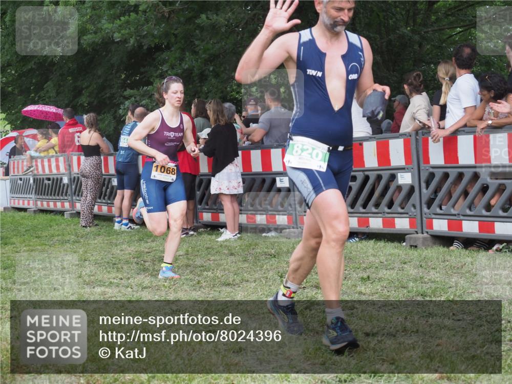 21.06.2025 - 27. Vierlanden-Triathlon KatJ http://msf.ph/oto/8024396 15.06.2025 13:26:40 Ziel 820, 835, 1068 meine-sportfotos.de