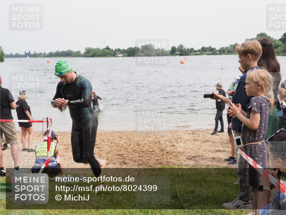 21.06.2025 - 27. Vierlanden-Triathlon MichiJ http://msf.ph/oto/8024399 15.06.2026 10:55:21 Schwimmen 661, 725, 740 meine-sportfotos.de