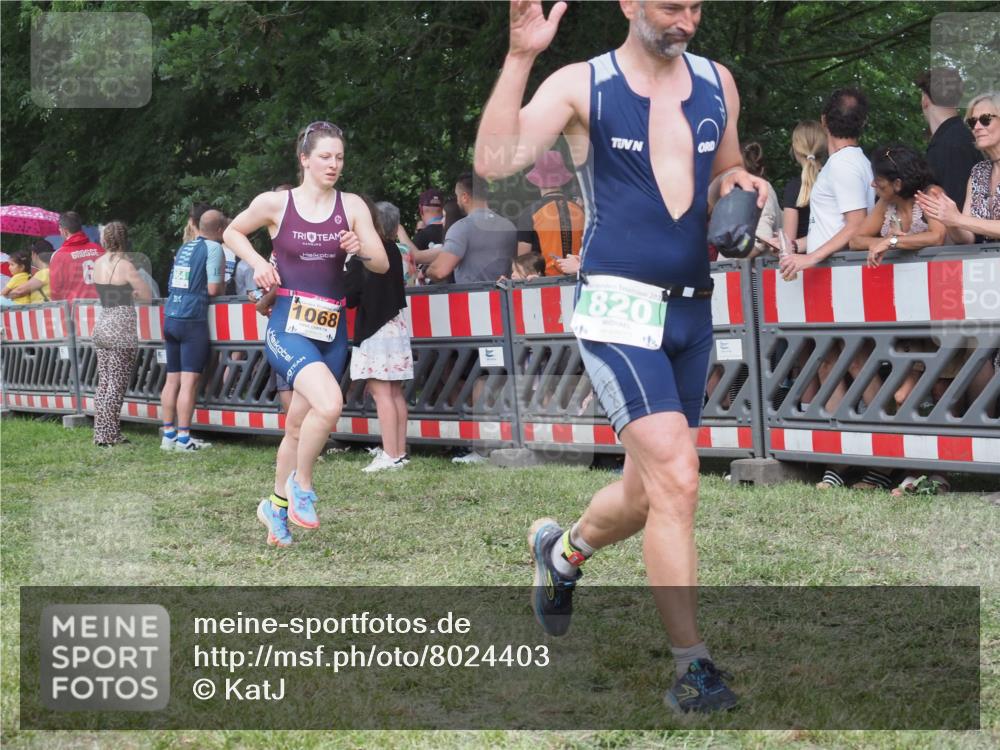 21.06.2025 - 27. Vierlanden-Triathlon KatJ http://msf.ph/oto/8024403 15.06.2025 13:26:40 Ziel 820, 835, 1068 meine-sportfotos.de