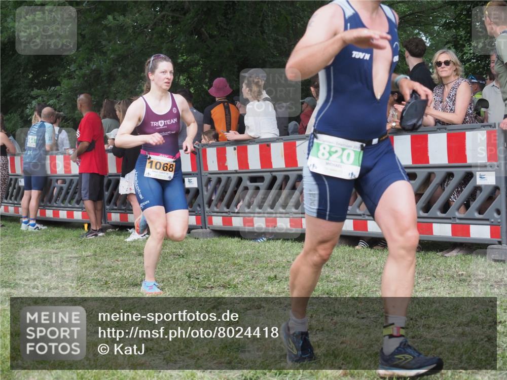 21.06.2025 - 27. Vierlanden-Triathlon KatJ http://msf.ph/oto/8024418 15.06.2025 13:26:40 Ziel 820, 835, 1068 meine-sportfotos.de
