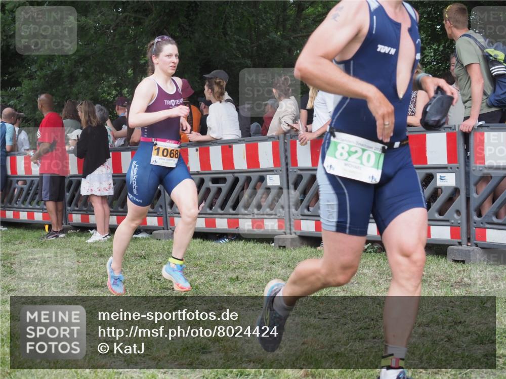 21.06.2025 - 27. Vierlanden-Triathlon KatJ http://msf.ph/oto/8024424 15.06.2025 13:26:40 Ziel 820, 835, 1068 meine-sportfotos.de