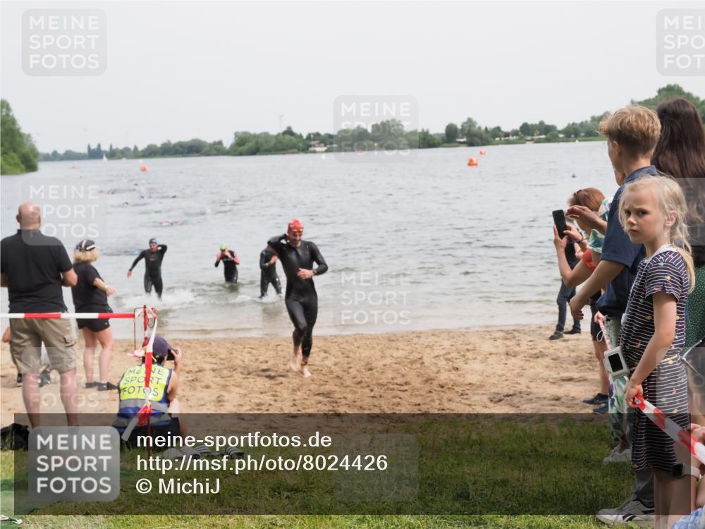 21.06.2025 - 27. Vierlanden-Triathlon MichiJ http://msf.ph/oto/8024426 15.06.2026 10:55:26 Schwimmen 639, 656, 661, 740 meine-sportfotos.de