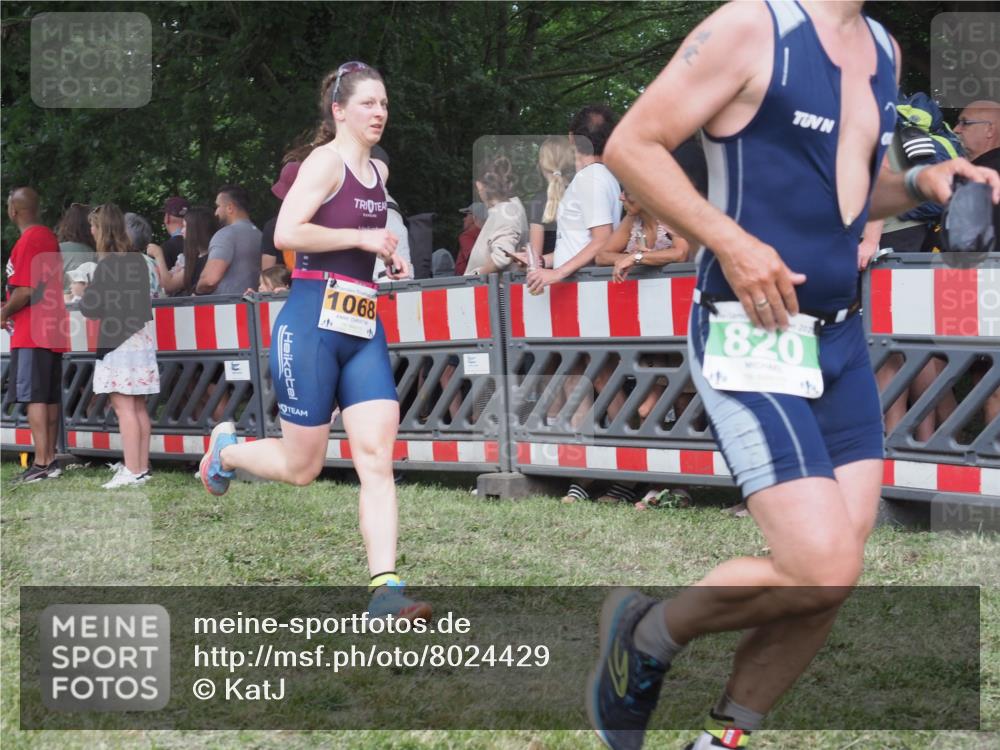 21.06.2025 - 27. Vierlanden-Triathlon KatJ http://msf.ph/oto/8024429 15.06.2025 13:26:40 Ziel 820, 835, 1068 meine-sportfotos.de