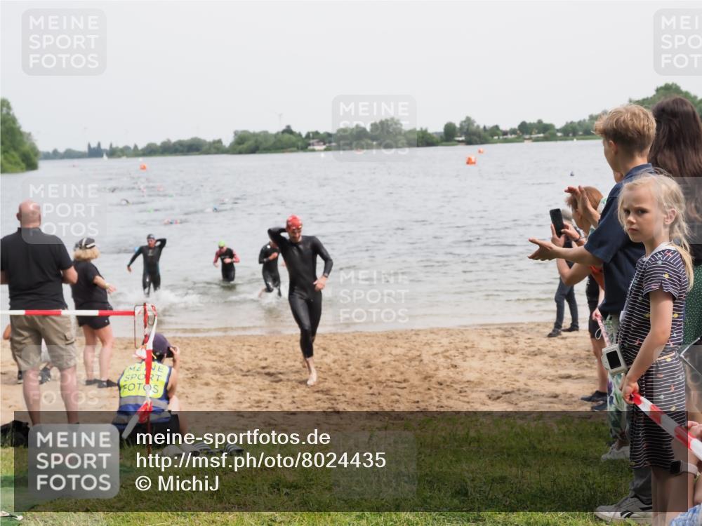 21.06.2025 - 27. Vierlanden-Triathlon MichiJ http://msf.ph/oto/8024435 15.06.2026 10:55:26 Schwimmen 639, 656, 661, 740 meine-sportfotos.de