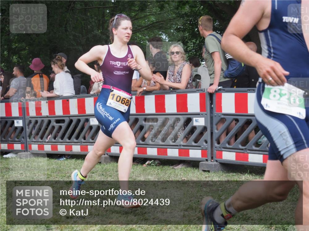 21.06.2025 - 27. Vierlanden-Triathlon KatJ http://msf.ph/oto/8024439 15.06.2025 13:26:41 Ziel 820, 835, 1068 meine-sportfotos.de