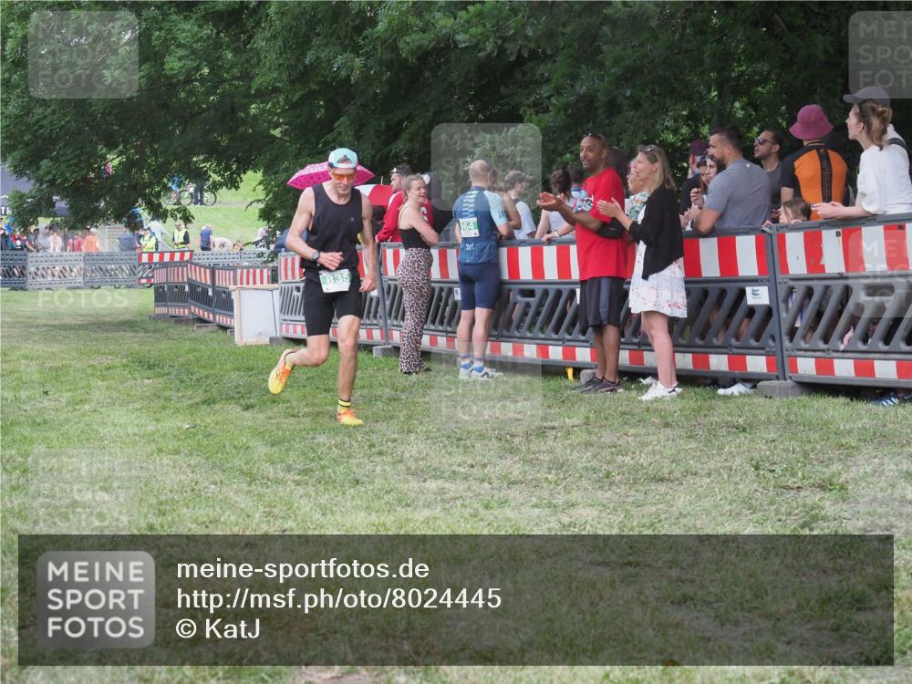 21.06.2025 - 27. Vierlanden-Triathlon KatJ http://msf.ph/oto/8024445 15.06.2025 13:26:48 Ziel 835 meine-sportfotos.de