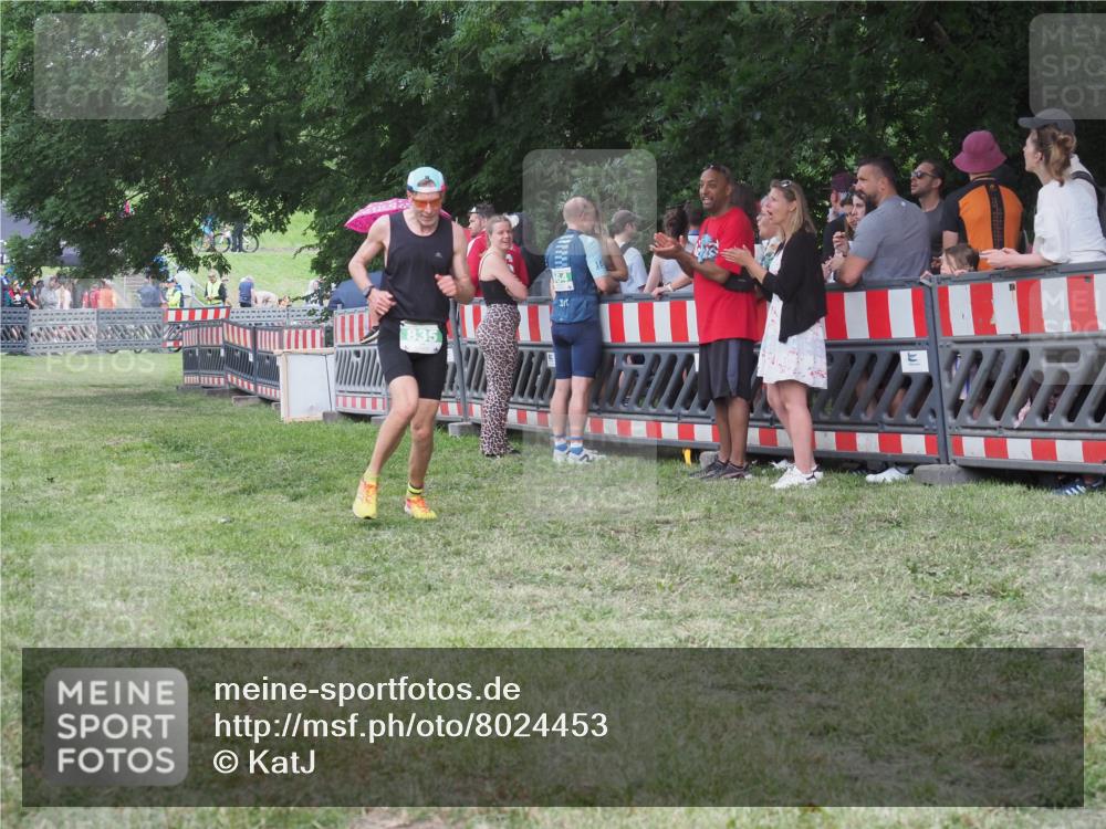 21.06.2025 - 27. Vierlanden-Triathlon KatJ http://msf.ph/oto/8024453 15.06.2025 13:26:48 Ziel 835 meine-sportfotos.de