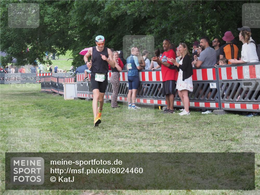 21.06.2025 - 27. Vierlanden-Triathlon KatJ http://msf.ph/oto/8024460 15.06.2025 13:26:48 Ziel 835 meine-sportfotos.de
