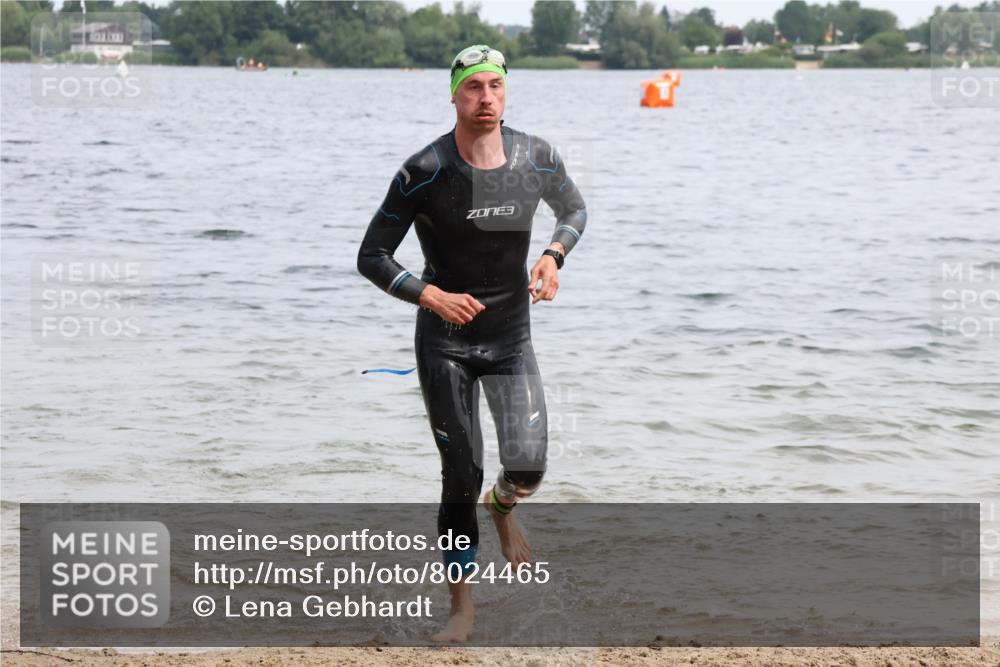 15.06.2025 - 27. Vierlanden-Triathlon Lena Gebhardt http://msf.ph/oto/8024465 15.06.2025 10:55:29 Schwimmen 639, 656, 661, 736, 740 meine-sportfotos.de