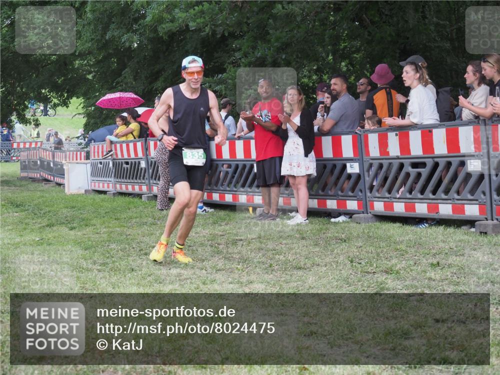 21.06.2025 - 27. Vierlanden-Triathlon KatJ http://msf.ph/oto/8024475 15.06.2025 13:26:48 Ziel 835 meine-sportfotos.de
