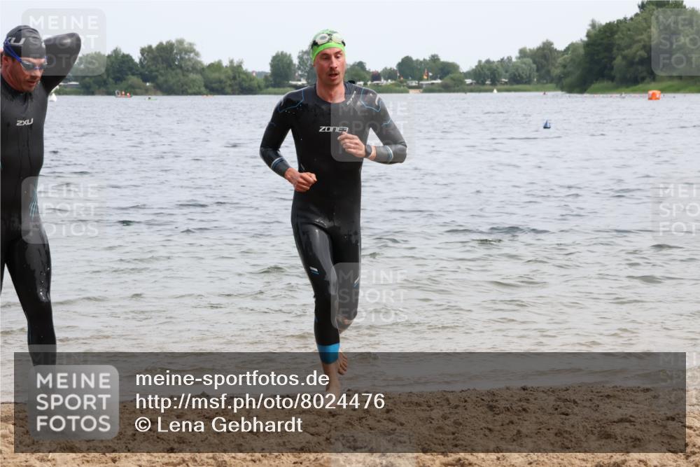 15.06.2025 - 27. Vierlanden-Triathlon Lena Gebhardt http://msf.ph/oto/8024476 15.06.2025 10:55:30 Schwimmen 639, 656, 736, 740 meine-sportfotos.de