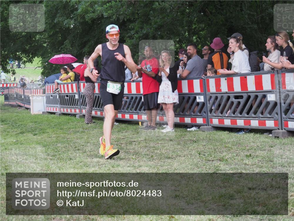 21.06.2025 - 27. Vierlanden-Triathlon KatJ http://msf.ph/oto/8024483 15.06.2025 13:26:49 Ziel 835 meine-sportfotos.de