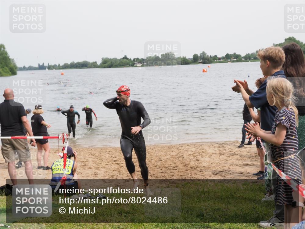 21.06.2025 - 27. Vierlanden-Triathlon MichiJ http://msf.ph/oto/8024486 15.06.2026 10:55:27 Schwimmen 639, 656, 661, 740 meine-sportfotos.de