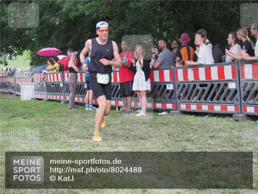 21.06.2025 - 27. Vierlanden-Triathlon KatJ http://msf.ph/oto/8024488 15.06.2025 13:26:49 Ziel 835 meine-sportfotos.de