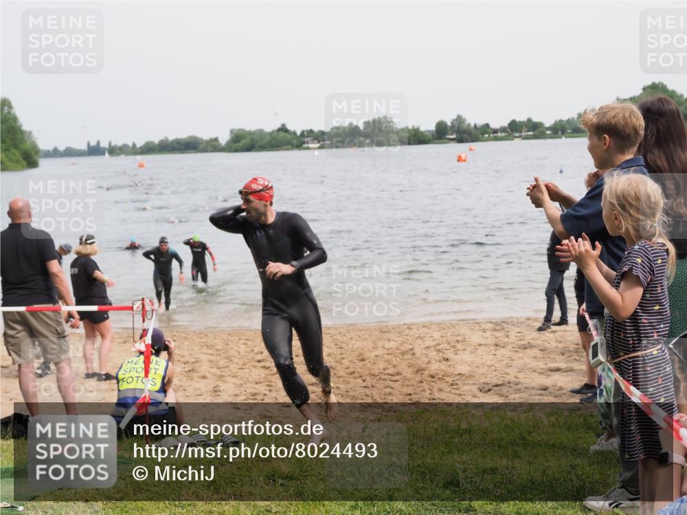 21.06.2025 - 27. Vierlanden-Triathlon MichiJ http://msf.ph/oto/8024493 15.06.2026 10:55:28 Schwimmen 639, 656, 661, 740 meine-sportfotos.de