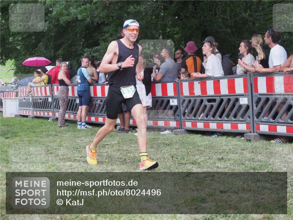 21.06.2025 - 27. Vierlanden-Triathlon KatJ http://msf.ph/oto/8024496 15.06.2025 13:26:49 Ziel 835 meine-sportfotos.de