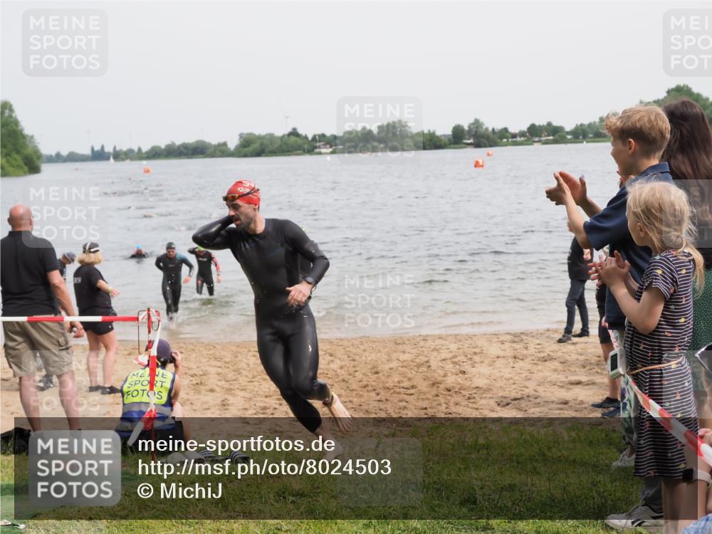 21.06.2025 - 27. Vierlanden-Triathlon MichiJ http://msf.ph/oto/8024503 15.06.2026 10:55:28 Schwimmen 639, 656, 661, 740 meine-sportfotos.de