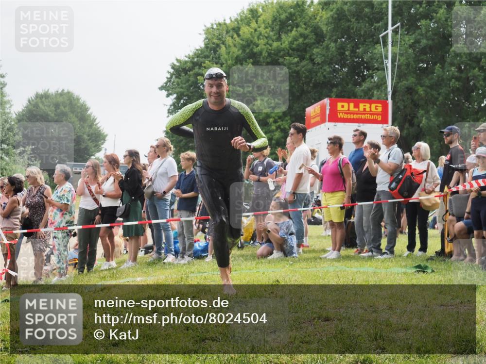 15.06.2025 - 27. Vierlanden-Triathlon KatJ http://msf.ph/oto/8024504 15.06.2025 10:57:53 Schwimmen 686, 705, 738, 774 meine-sportfotos.de