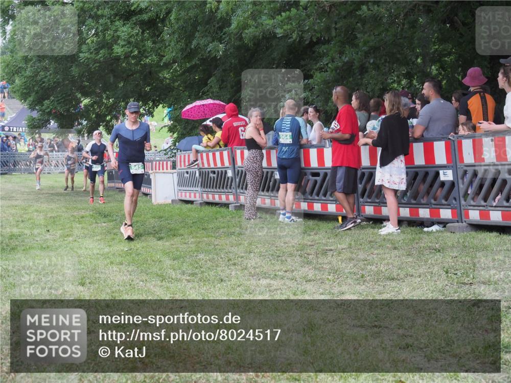 21.06.2025 - 27. Vierlanden-Triathlon KatJ http://msf.ph/oto/8024517 15.06.2025 13:26:56 Ziel 829, 1049, 1051, 1052 meine-sportfotos.de