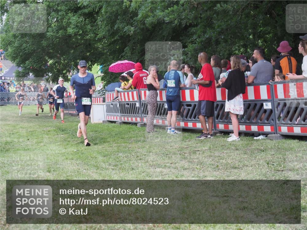 21.06.2025 - 27. Vierlanden-Triathlon KatJ http://msf.ph/oto/8024523 15.06.2025 13:26:56 Ziel 829, 1049, 1051, 1052 meine-sportfotos.de