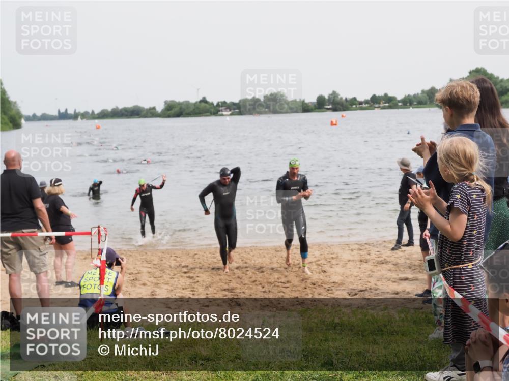 21.06.2025 - 27. Vierlanden-Triathlon MichiJ http://msf.ph/oto/8024524 15.06.2026 10:55:31 Schwimmen 639, 656, 736, 740 meine-sportfotos.de
