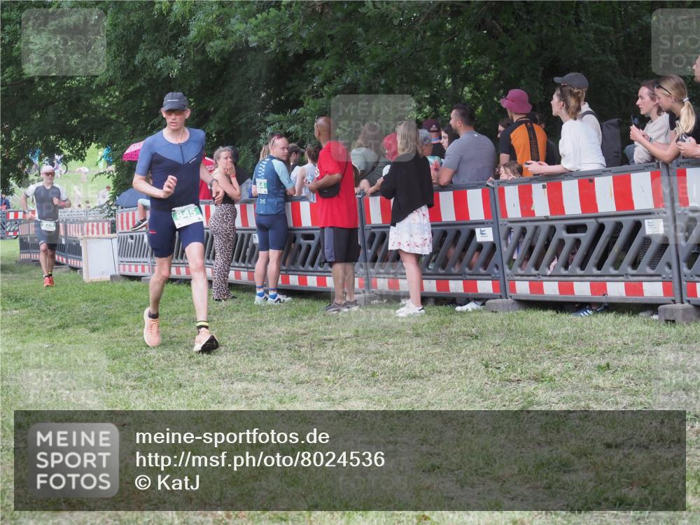 21.06.2025 - 27. Vierlanden-Triathlon KatJ http://msf.ph/oto/8024536 15.06.2025 13:26:57 Ziel 829, 1049, 1051, 1052 meine-sportfotos.de