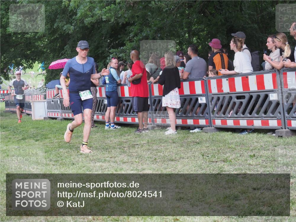21.06.2025 - 27. Vierlanden-Triathlon KatJ http://msf.ph/oto/8024541 15.06.2025 13:26:57 Ziel 829, 1049, 1051, 1052 meine-sportfotos.de