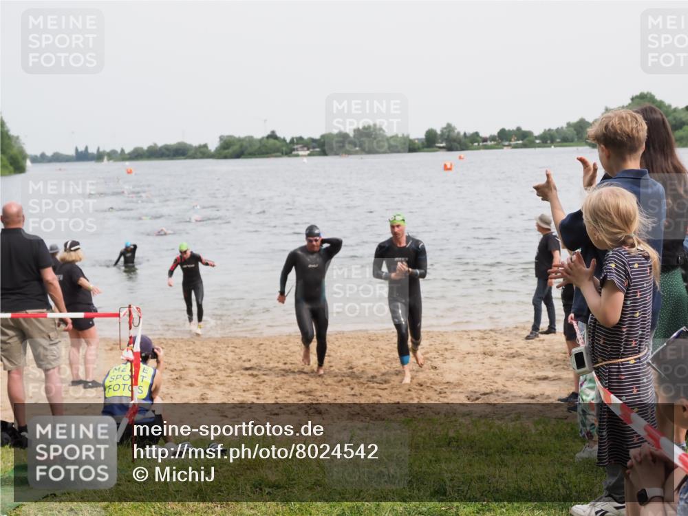 21.06.2025 - 27. Vierlanden-Triathlon MichiJ http://msf.ph/oto/8024542 15.06.2026 10:55:31 Schwimmen 639, 656, 736, 740 meine-sportfotos.de