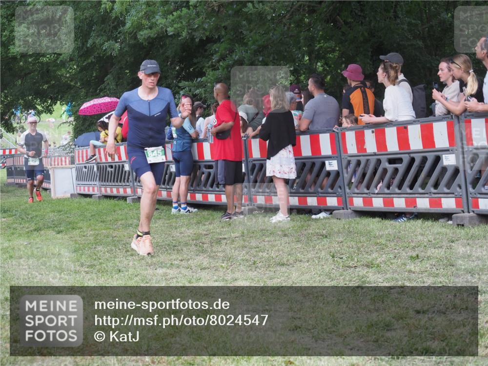 21.06.2025 - 27. Vierlanden-Triathlon KatJ http://msf.ph/oto/8024547 15.06.2025 13:26:58 Ziel 829, 1049, 1051, 1052 meine-sportfotos.de