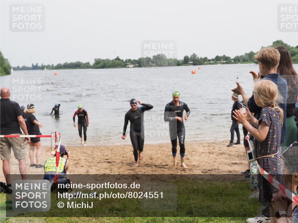 21.06.2025 - 27. Vierlanden-Triathlon MichiJ http://msf.ph/oto/8024551 15.06.2026 10:55:32 Schwimmen 639, 656, 736, 740 meine-sportfotos.de