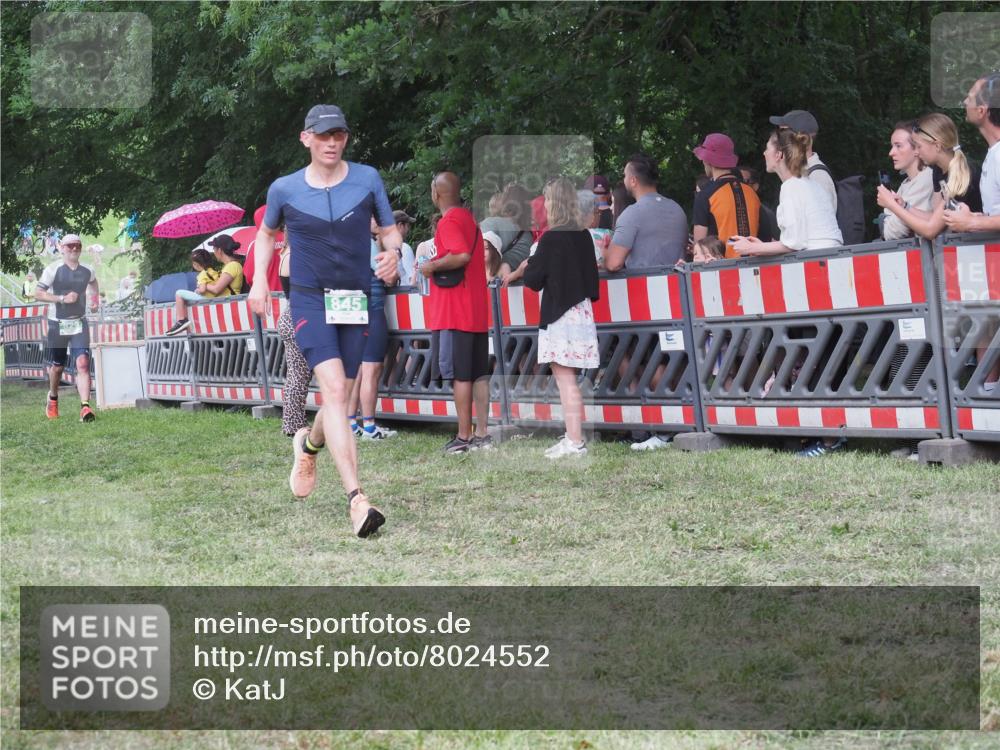 21.06.2025 - 27. Vierlanden-Triathlon KatJ http://msf.ph/oto/8024552 15.06.2025 13:26:58 Ziel 829, 1049, 1051, 1052 meine-sportfotos.de