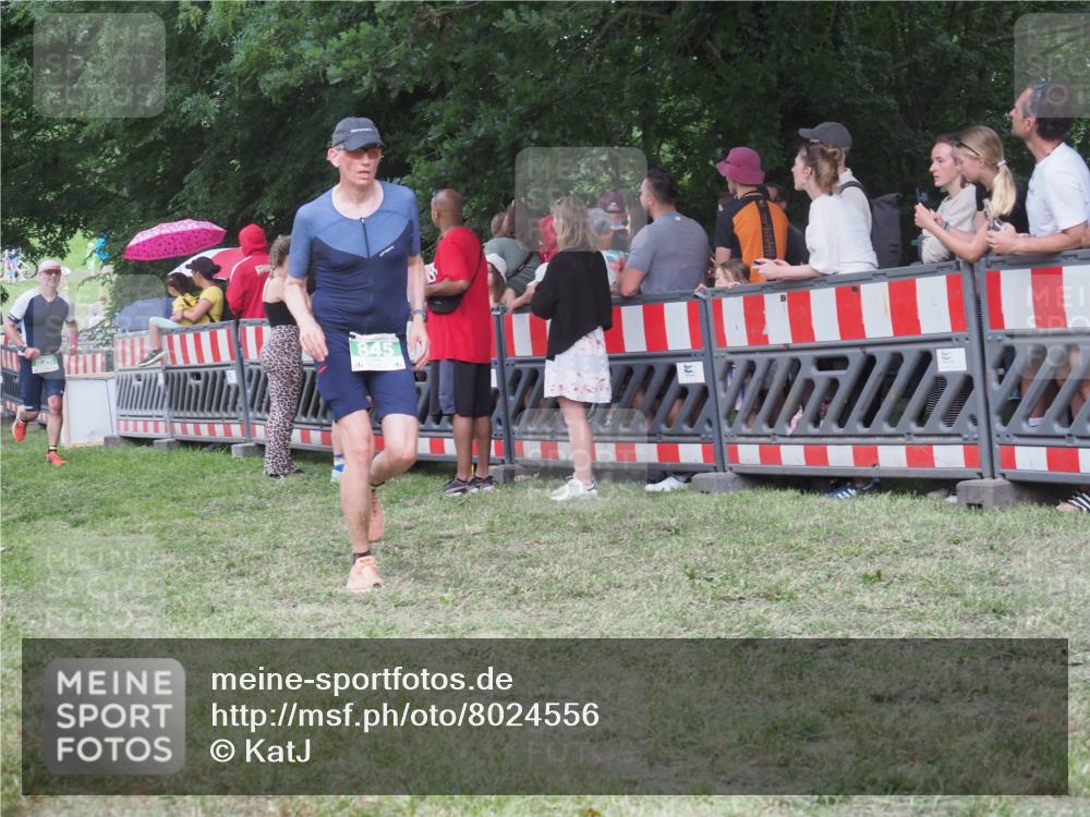 21.06.2025 - 27. Vierlanden-Triathlon KatJ http://msf.ph/oto/8024556 15.06.2025 13:26:58 Ziel 829, 1049, 1051, 1052 meine-sportfotos.de