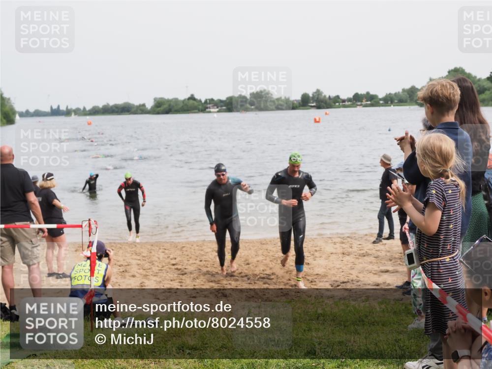 21.06.2025 - 27. Vierlanden-Triathlon MichiJ http://msf.ph/oto/8024558 15.06.2026 10:55:32 Schwimmen 639, 656, 736, 740 meine-sportfotos.de