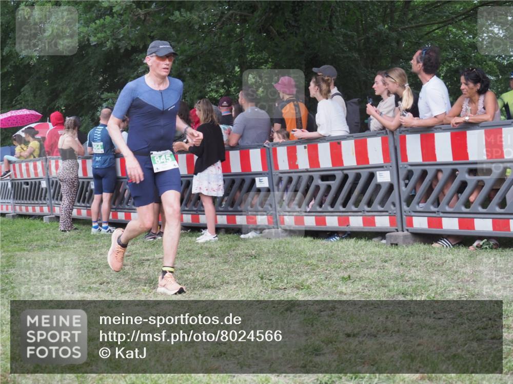 21.06.2025 - 27. Vierlanden-Triathlon KatJ http://msf.ph/oto/8024566 15.06.2025 13:26:58 Ziel 829, 1049, 1051, 1052 meine-sportfotos.de