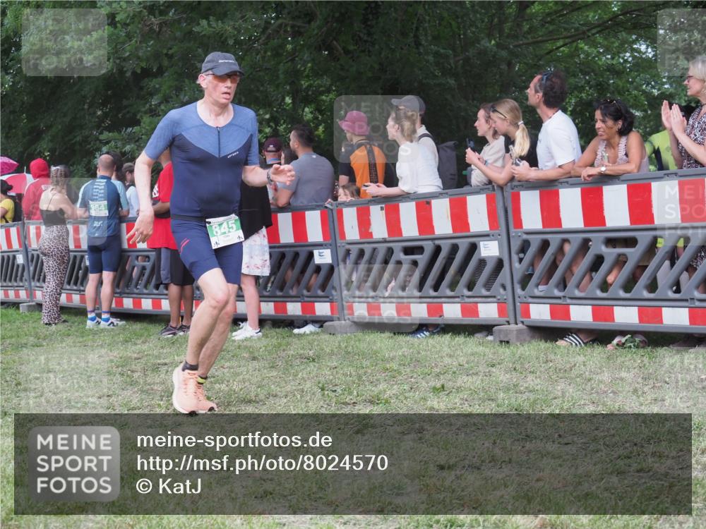 21.06.2025 - 27. Vierlanden-Triathlon KatJ http://msf.ph/oto/8024570 15.06.2025 13:26:58 Ziel 829, 1049, 1051, 1052 meine-sportfotos.de