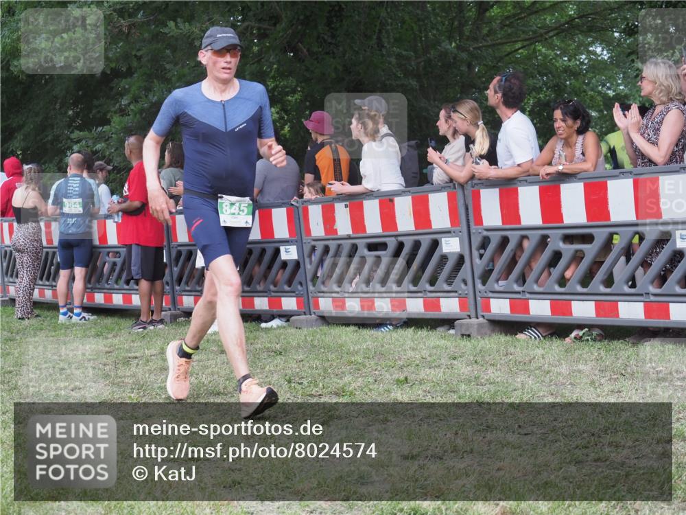 21.06.2025 - 27. Vierlanden-Triathlon KatJ http://msf.ph/oto/8024574 15.06.2025 13:26:58 Ziel 829, 1049, 1051, 1052 meine-sportfotos.de
