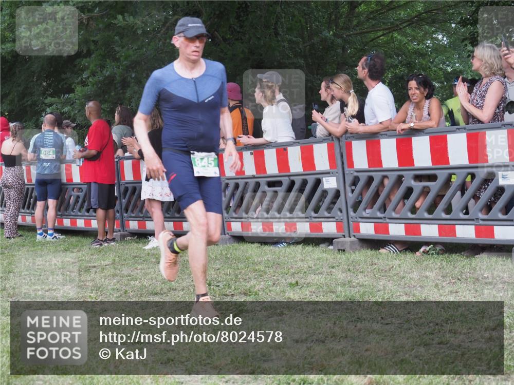 21.06.2025 - 27. Vierlanden-Triathlon KatJ http://msf.ph/oto/8024578 15.06.2025 13:26:58 Ziel 829, 1049, 1051, 1052 meine-sportfotos.de