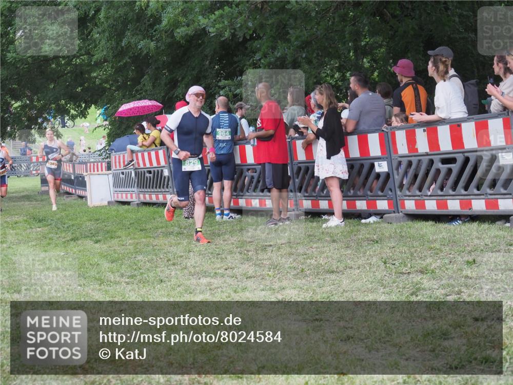 21.06.2025 - 27. Vierlanden-Triathlon KatJ http://msf.ph/oto/8024584 15.06.2025 13:27:00 Ziel 829, 1049, 1051, 1052 meine-sportfotos.de