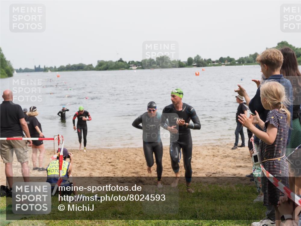 21.06.2025 - 27. Vierlanden-Triathlon MichiJ http://msf.ph/oto/8024593 15.06.2026 10:55:33 Schwimmen 639, 656, 736, 740 meine-sportfotos.de