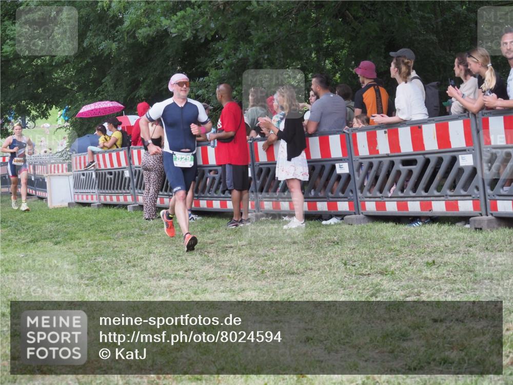21.06.2025 - 27. Vierlanden-Triathlon KatJ http://msf.ph/oto/8024594 15.06.2025 13:27:00 Ziel 829, 1049, 1051, 1052 meine-sportfotos.de