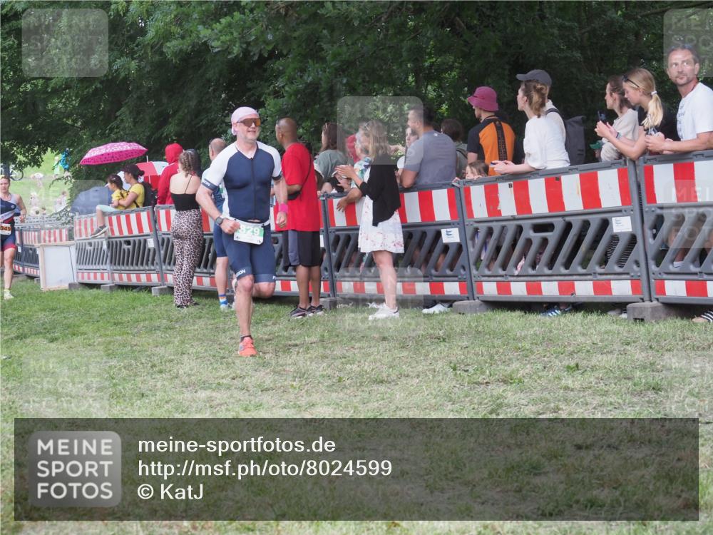 21.06.2025 - 27. Vierlanden-Triathlon KatJ http://msf.ph/oto/8024599 15.06.2025 13:27:00 Ziel 829, 1049, 1051, 1052 meine-sportfotos.de