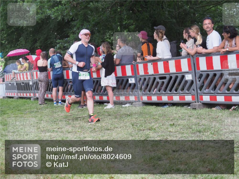 21.06.2025 - 27. Vierlanden-Triathlon KatJ http://msf.ph/oto/8024609 15.06.2025 13:27:00 Ziel 829, 1049, 1051, 1052 meine-sportfotos.de