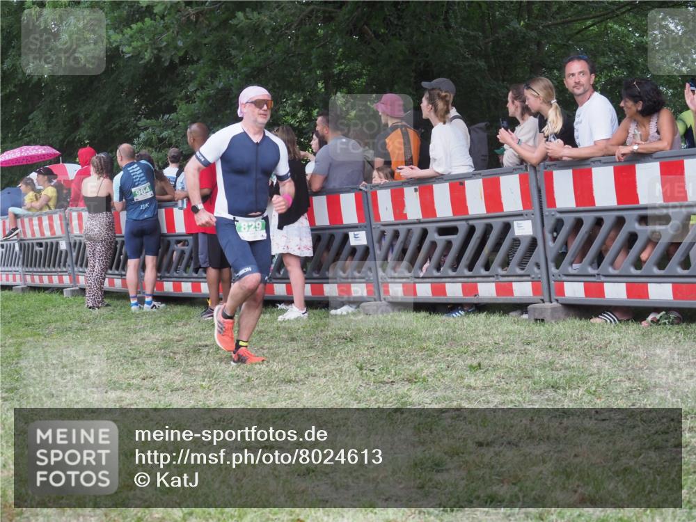 21.06.2025 - 27. Vierlanden-Triathlon KatJ http://msf.ph/oto/8024613 15.06.2025 13:27:01 Ziel 829, 1049, 1051, 1052 meine-sportfotos.de