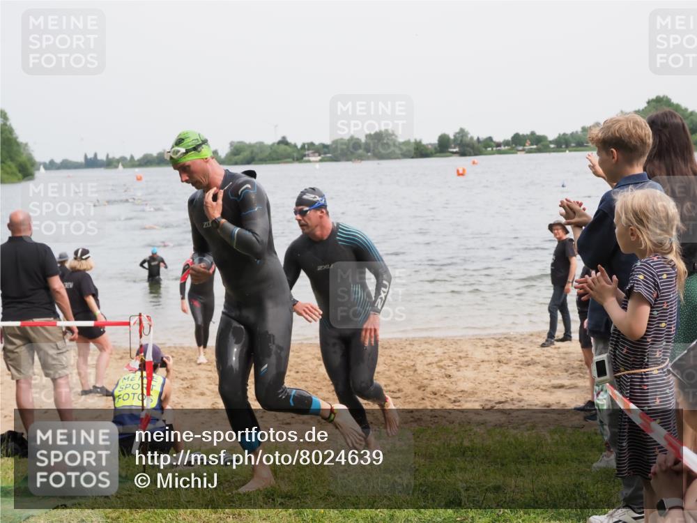21.06.2025 - 27. Vierlanden-Triathlon MichiJ http://msf.ph/oto/8024639 15.06.2026 10:55:34 Schwimmen 639, 656, 712, 736, 740 meine-sportfotos.de