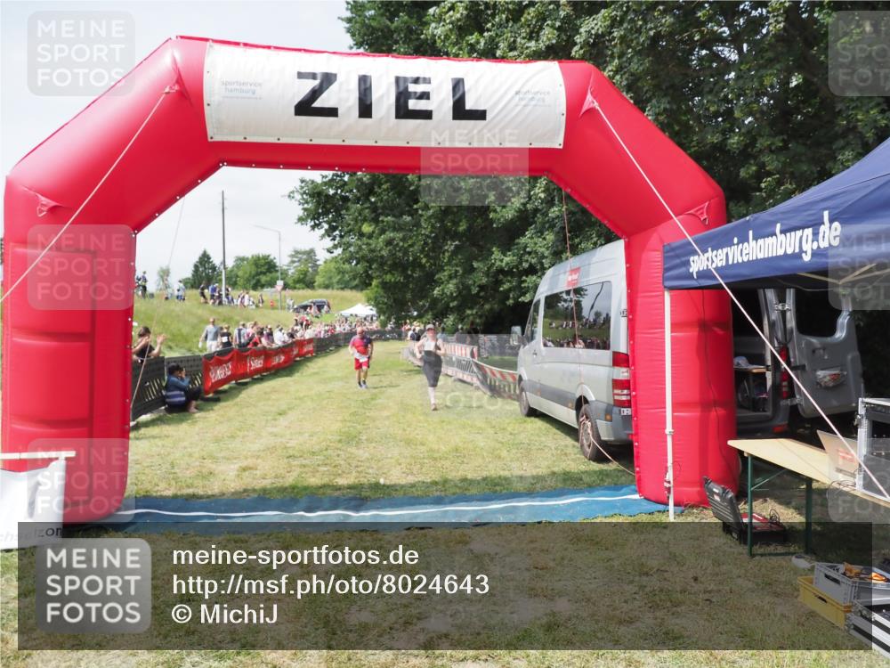 21.06.2025 - 27. Vierlanden-Triathlon MichiJ http://msf.ph/oto/8024643 15.06.2026 11:52:49 Ziel 616 meine-sportfotos.de
