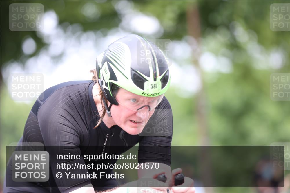 15.06.2025 - 7 Türme Triathlon Yannick Fuchs http://msf.ph/oto/8024670 15.06.2025 13:37:44 Radfahren 427, 587 meine-sportfotos.de