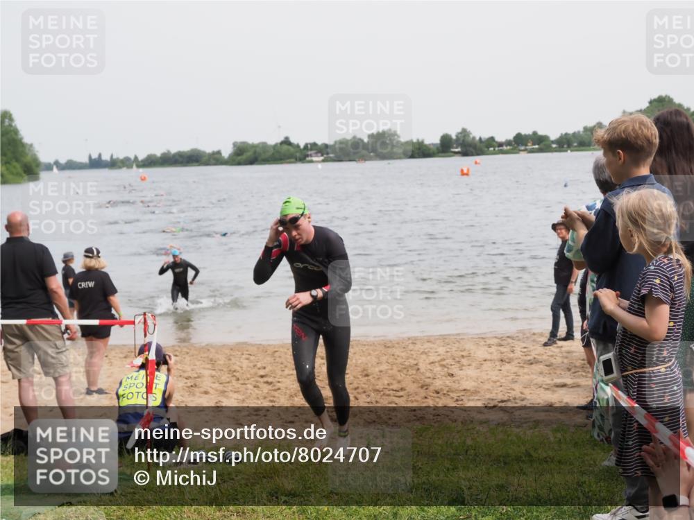 21.06.2025 - 27. Vierlanden-Triathlon MichiJ http://msf.ph/oto/8024707 15.06.2026 10:55:38 Schwimmen 639, 656, 712, 736 meine-sportfotos.de