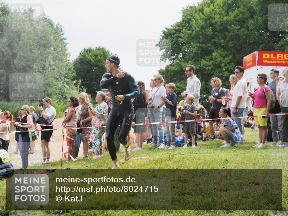 15.06.2025 - 27. Vierlanden-Triathlon KatJ http://msf.ph/oto/8024715 15.06.2025 10:58:04 Schwimmen 640, 647, 705, 738 meine-sportfotos.de